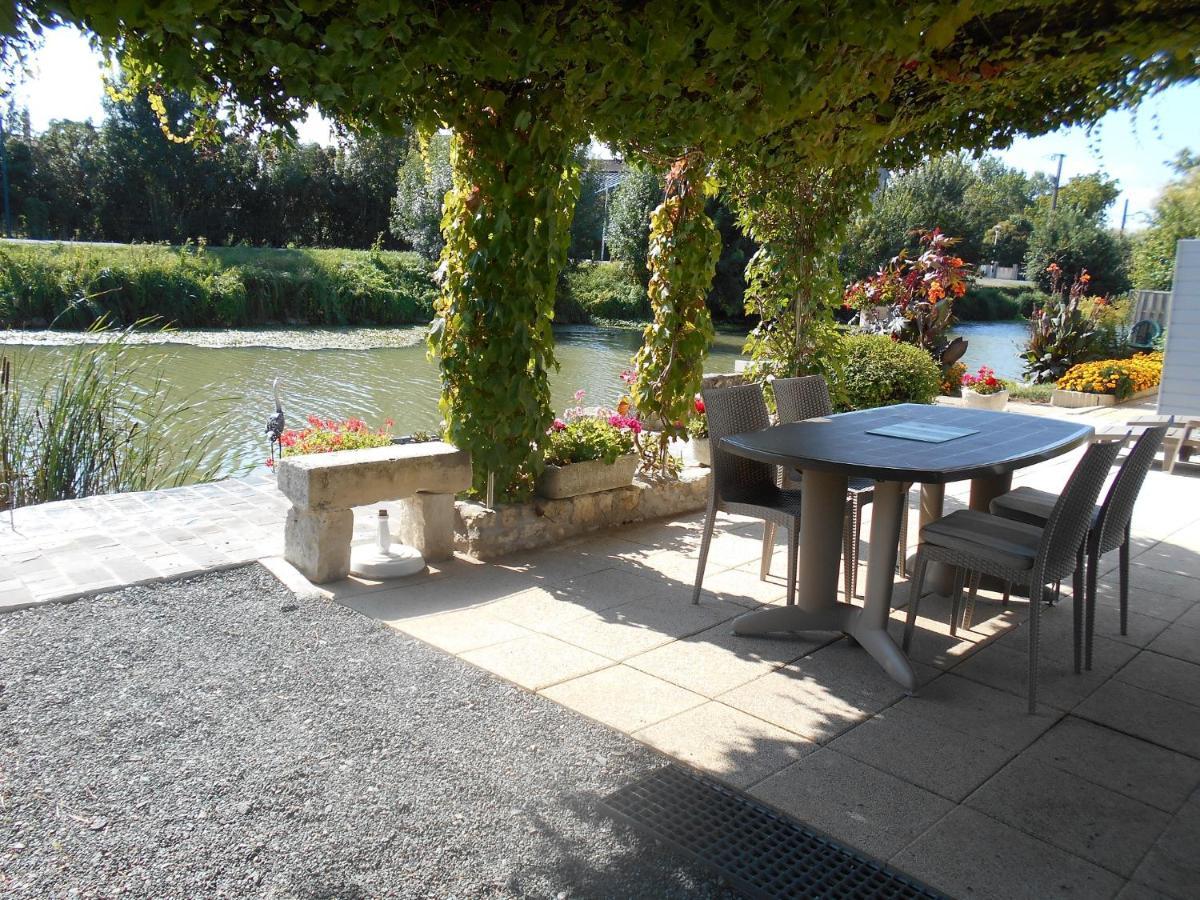 Marais Poitevin Bord Riviere Peche ,Barque, Velos, Wifi, Linge, Cheminee, Cuisine, Terrain De Boules La Taillee Exterior foto